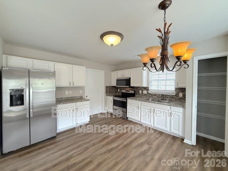 4133 Robinwood Drive - Photo 8