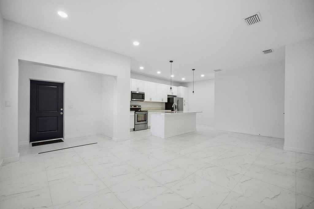 1009 14th Street - Photo 3