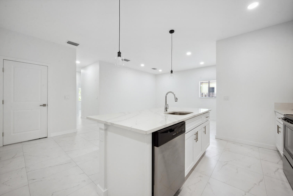 1009 14th Street - Photo 6
