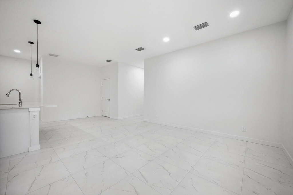 1009 14th Street - Photo 4