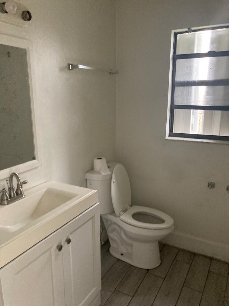 1565 W 36th Street - Photo 6