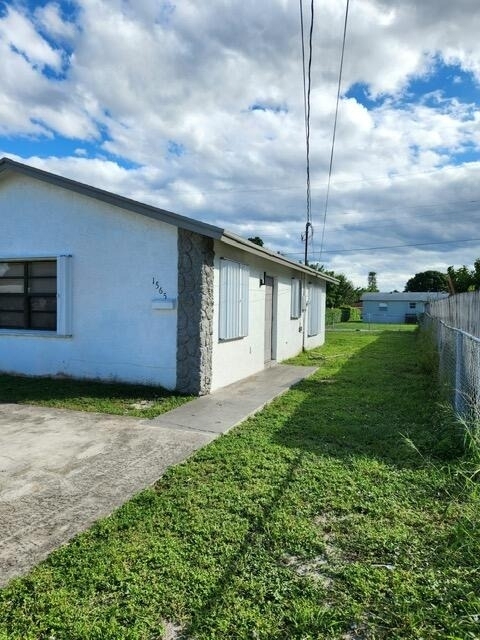 1565 W 36th Street - Photo 2