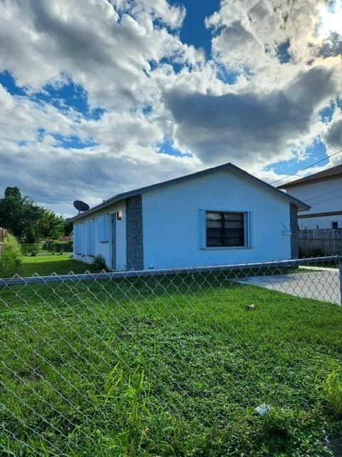 1565 W 36th Street - Photo 0