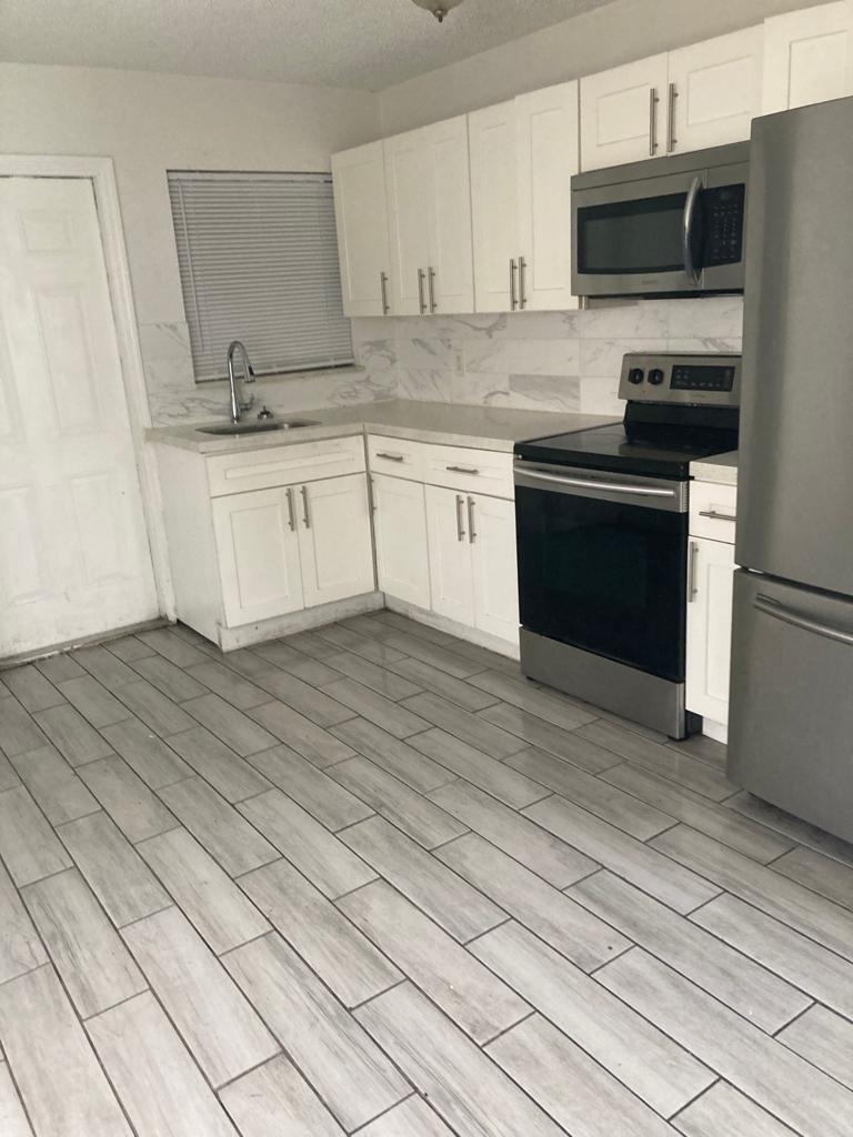 1565 W 36th Street - Photo 5