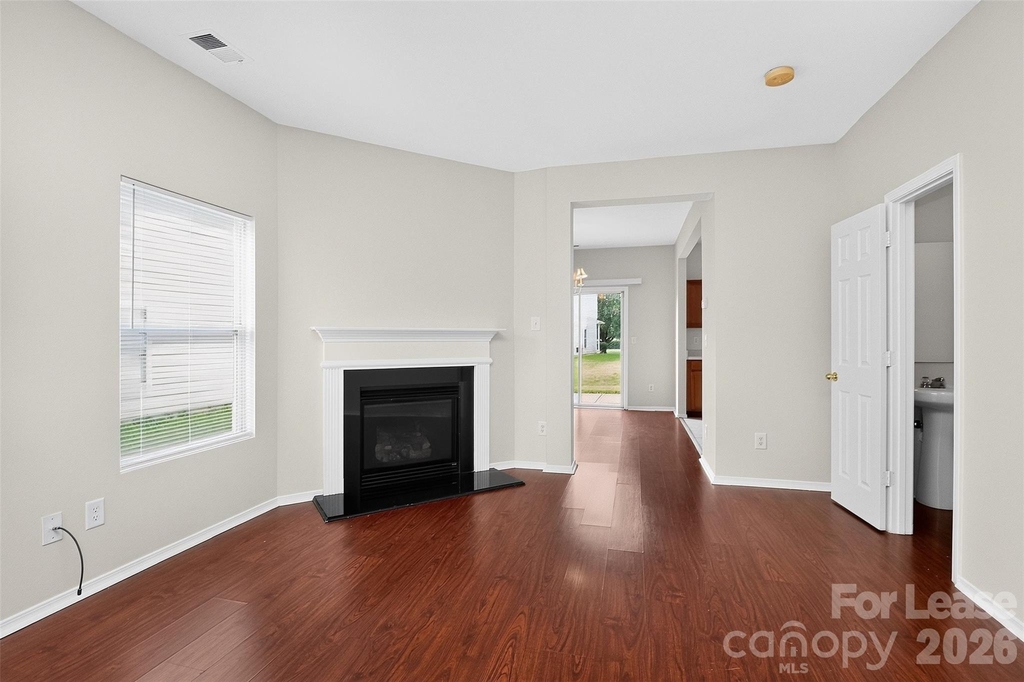 9107 Newfield Street - Photo 6