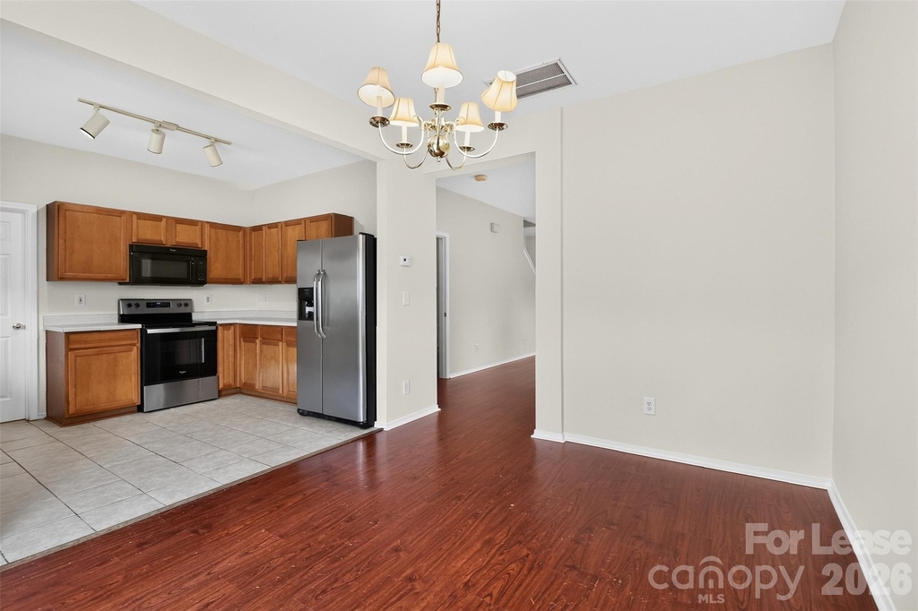 9107 Newfield Street - Photo 9