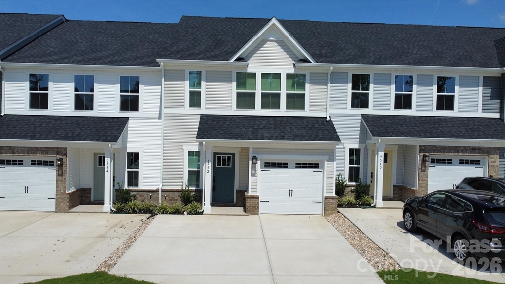 9542 Teamwork Street - Photo 0