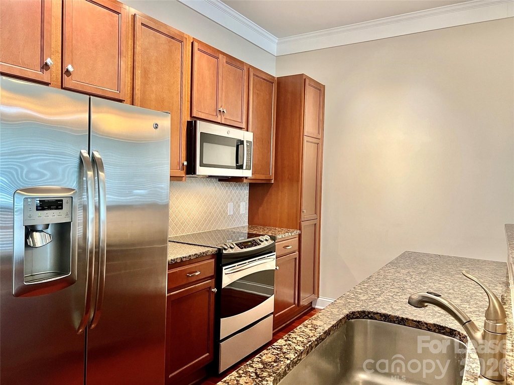 2810 Selwyn Avenue - Photo 12