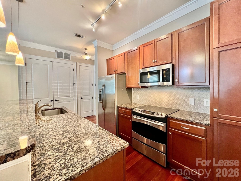 2810 Selwyn Avenue - Photo 13