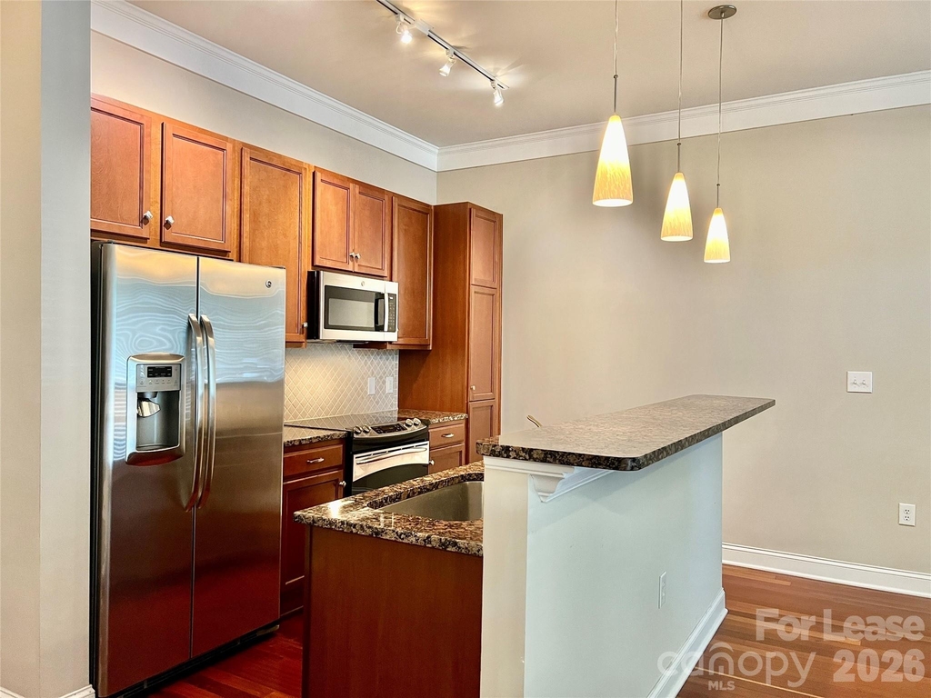 2810 Selwyn Avenue - Photo 11