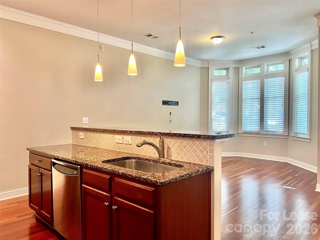 2810 Selwyn Avenue - Photo 10