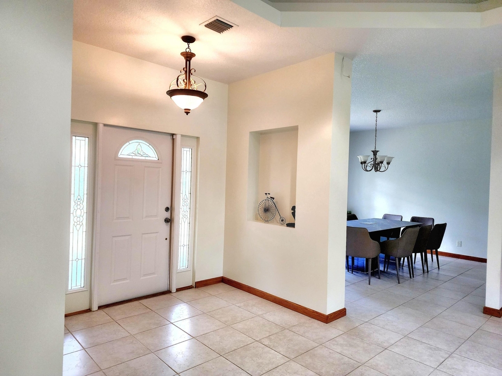 13438 49th Street N - Photo 4