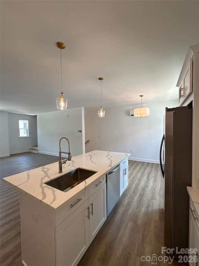 2106 Bombay Way - Photo 4