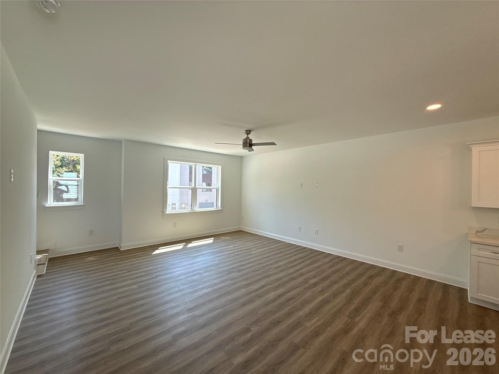 2100 Bombay Way - Photo 4