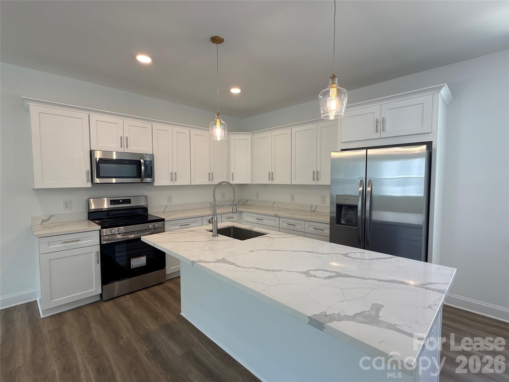 2100 Bombay Way - Photo 2