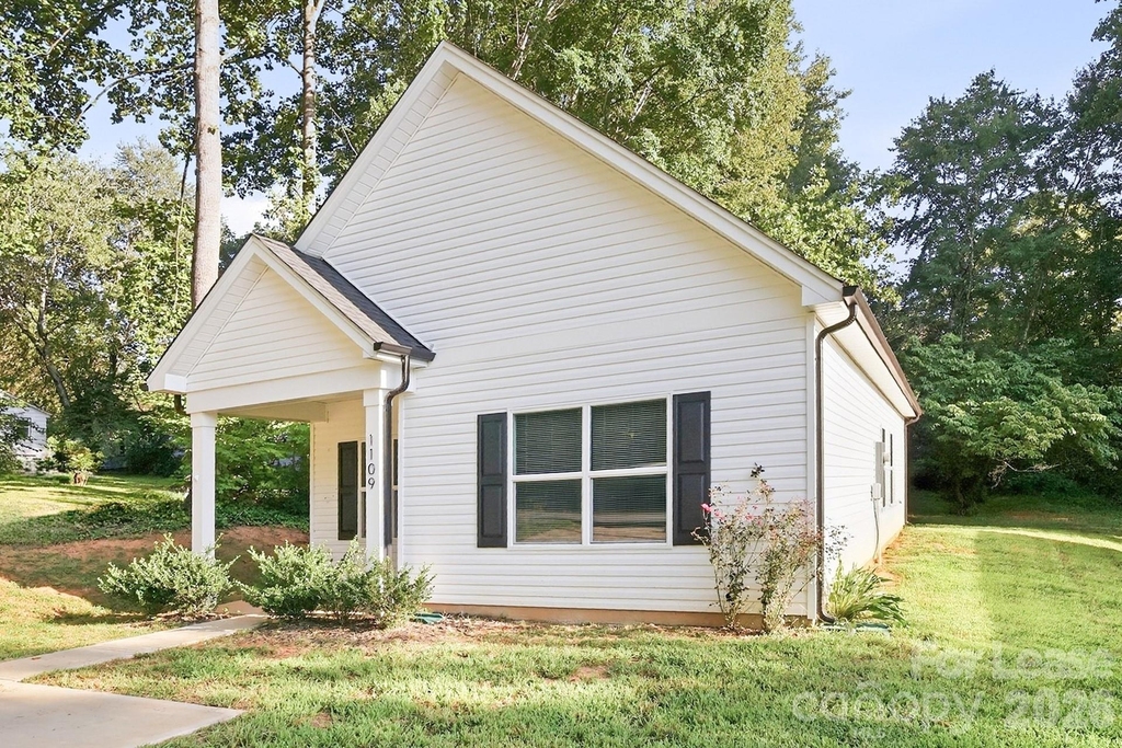 1109 Goldsboro Avenue - Photo 1