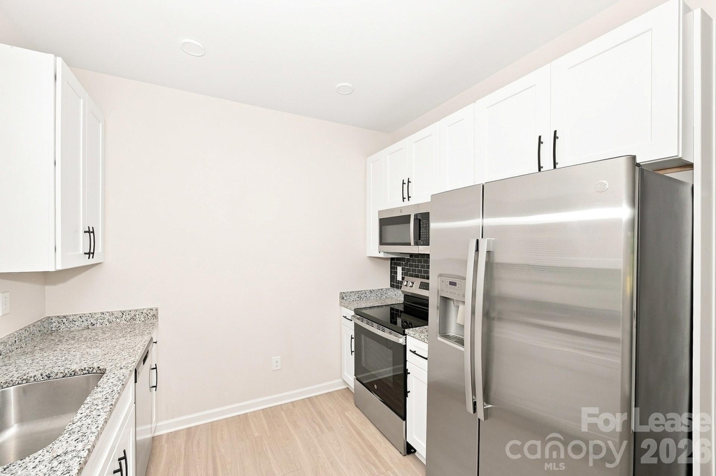 1109 Goldsboro Avenue - Photo 2