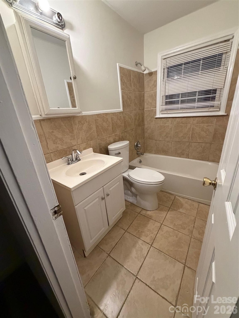 323 Lakewood Avenue - Photo 6