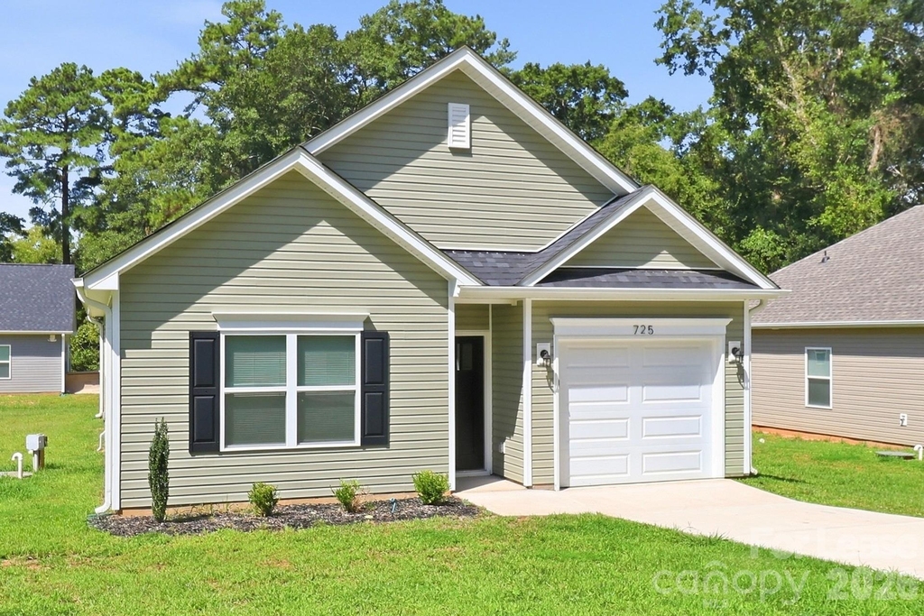 725 N Mcfarland Street - Photo 0
