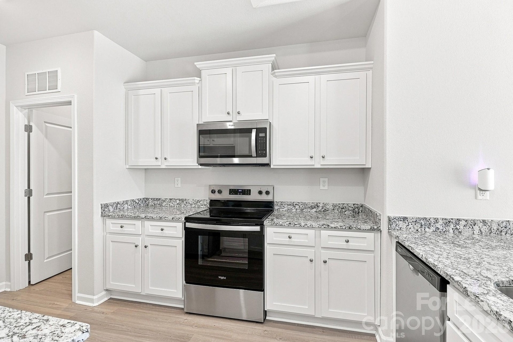 124 Lightning Drive - Photo 3