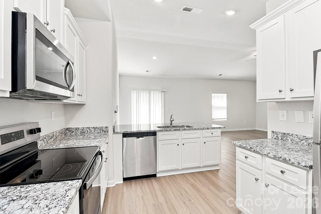 124 Lightning Drive - Photo 2