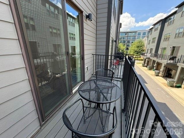 428 W Tremont Avenue - Photo 6
