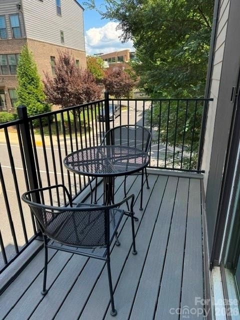 428 W Tremont Avenue - Photo 7