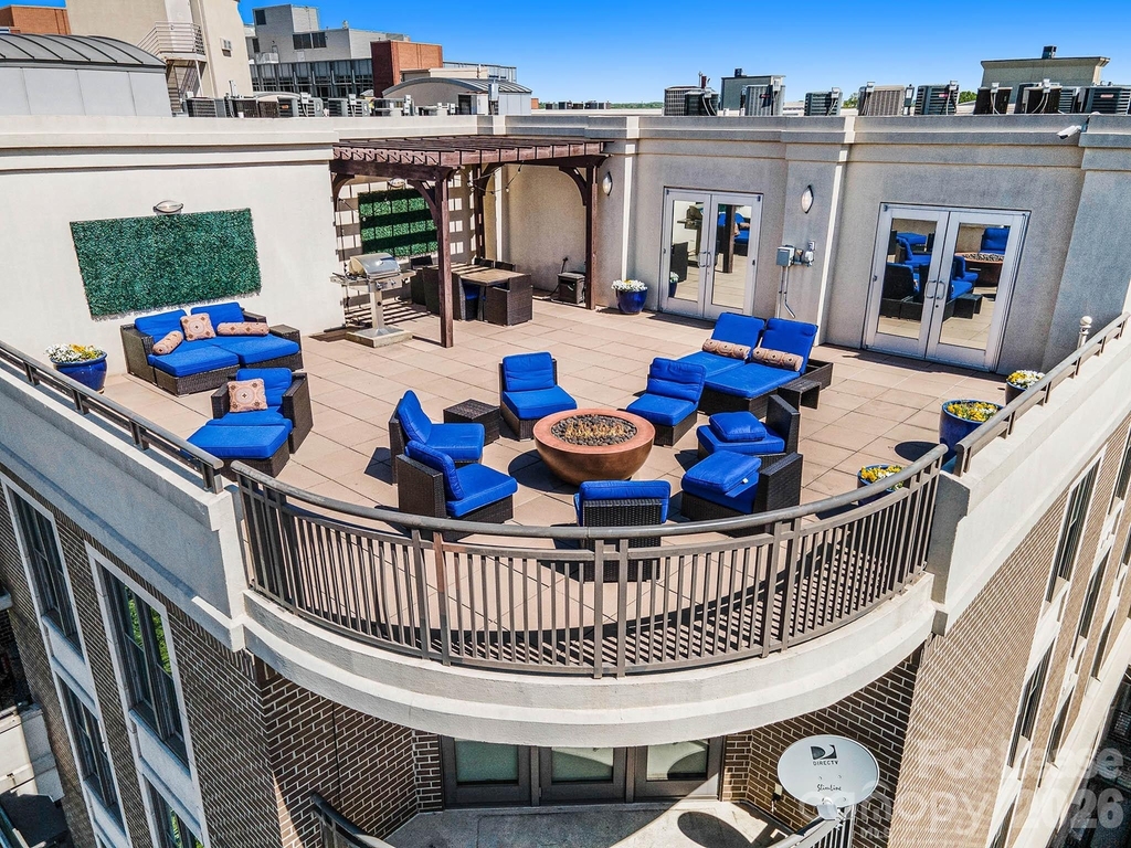 718 W Trade Street - Photo 10