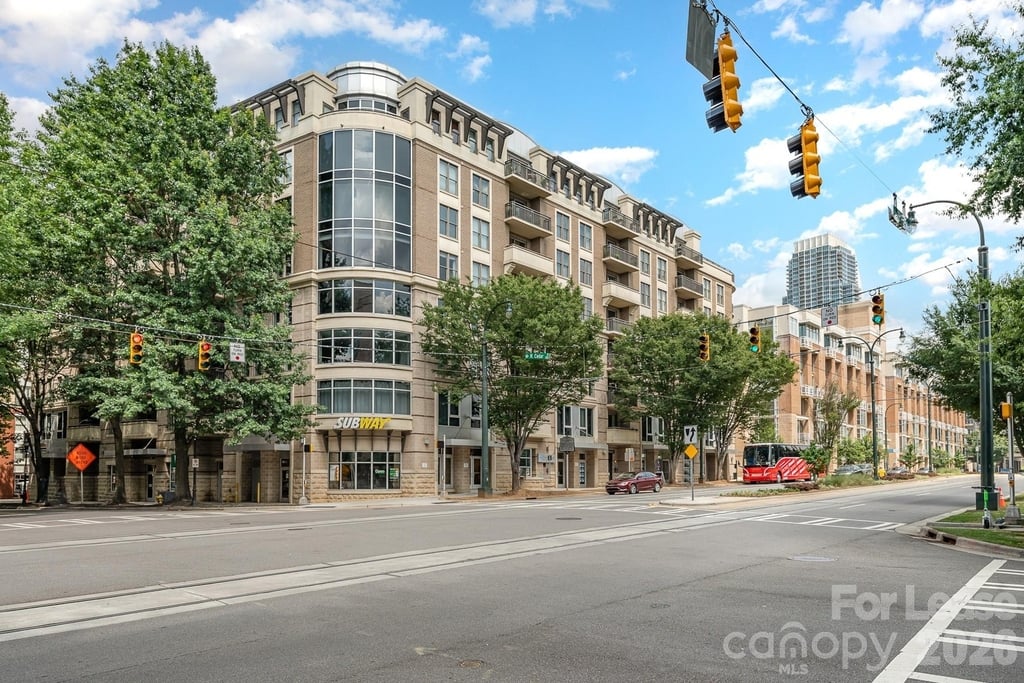 718 W Trade Street - Photo 5
