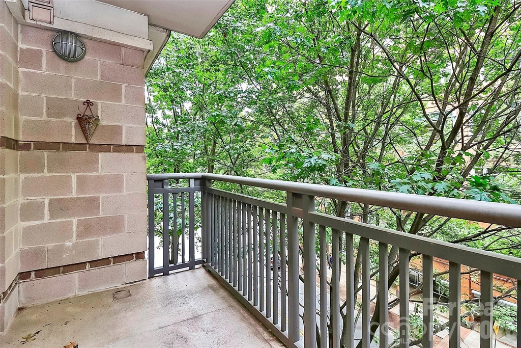 718 W Trade Street - Photo 21
