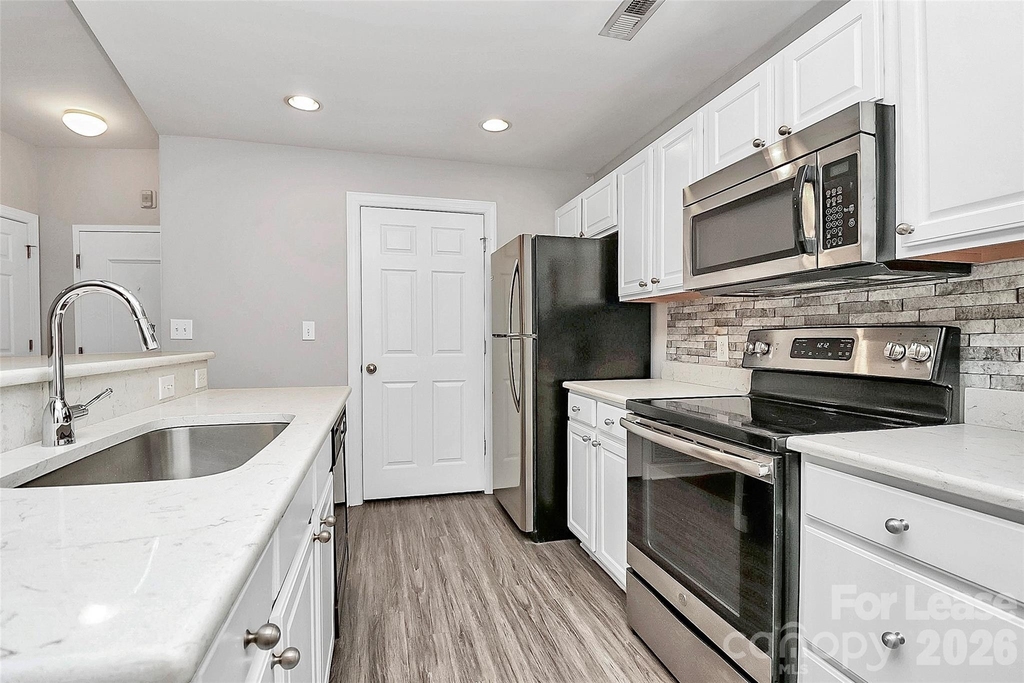 718 W Trade Street - Photo 18