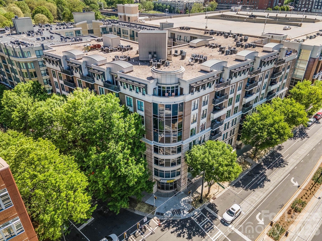 718 W Trade Street - Photo 4