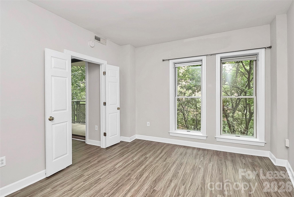 718 W Trade Street - Photo 32
