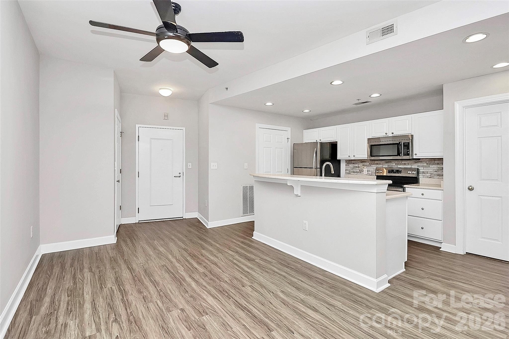 718 W Trade Street - Photo 13