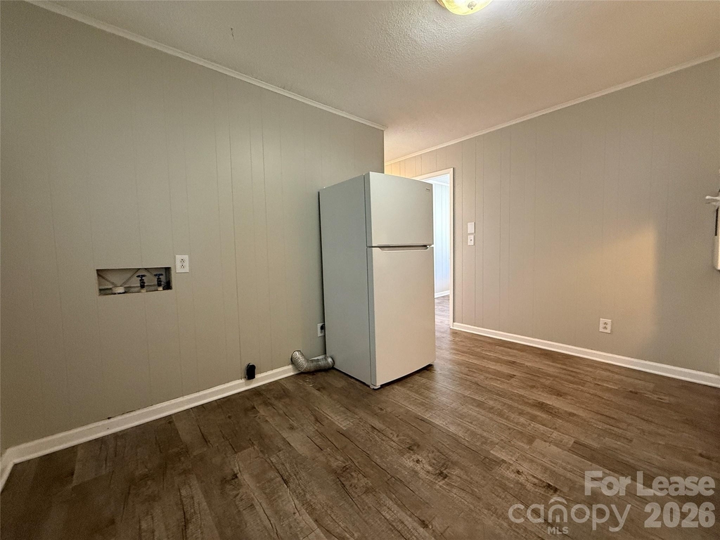 155 W College Street - Photo 9