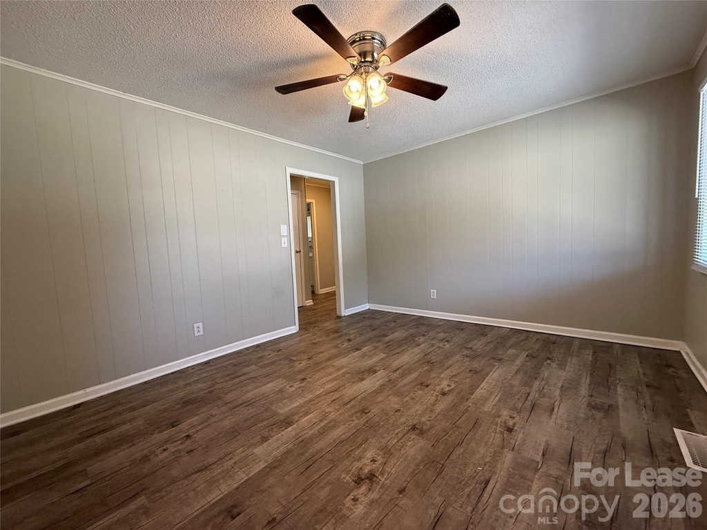 155 W College Street - Photo 5
