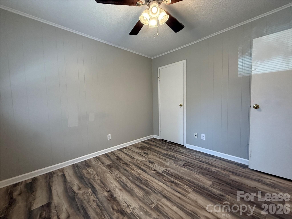 155 W College Street - Photo 14