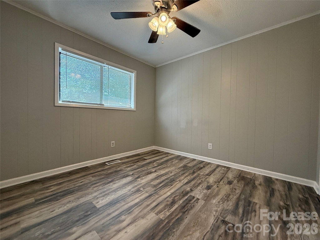 155 W College Street - Photo 11