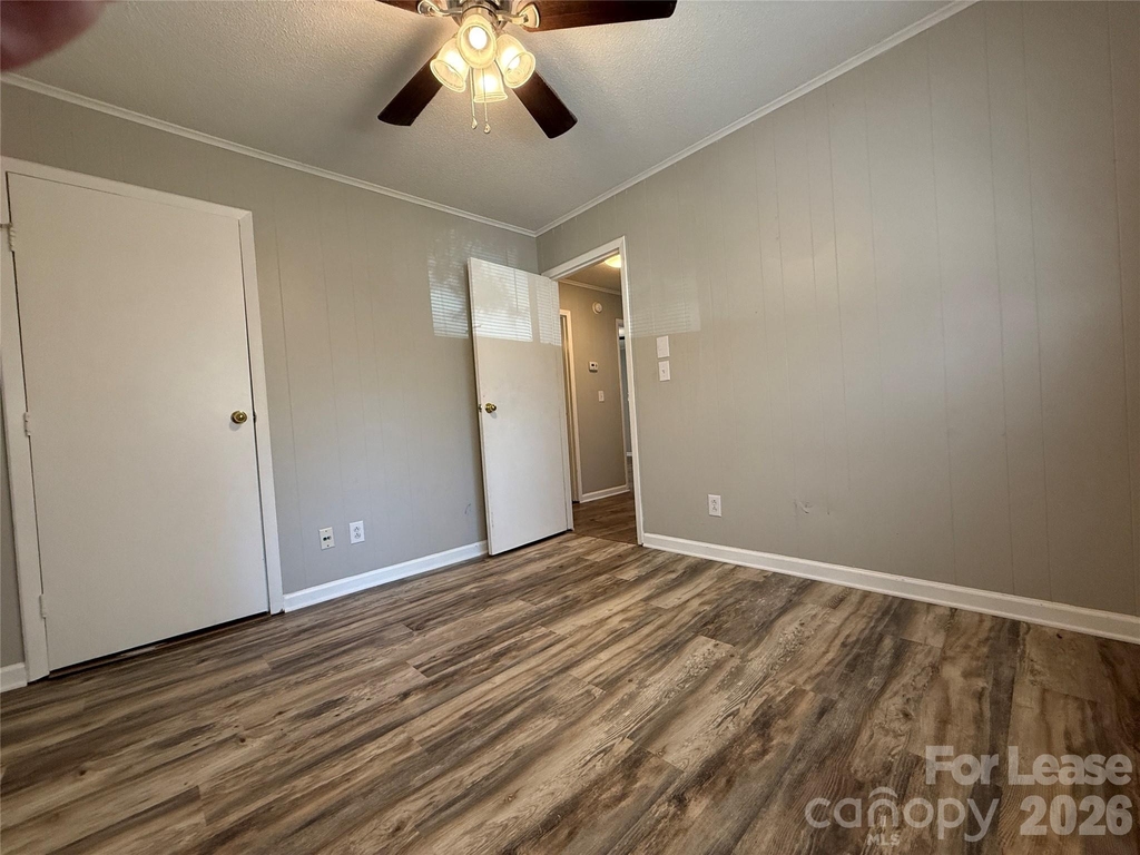155 W College Street - Photo 13