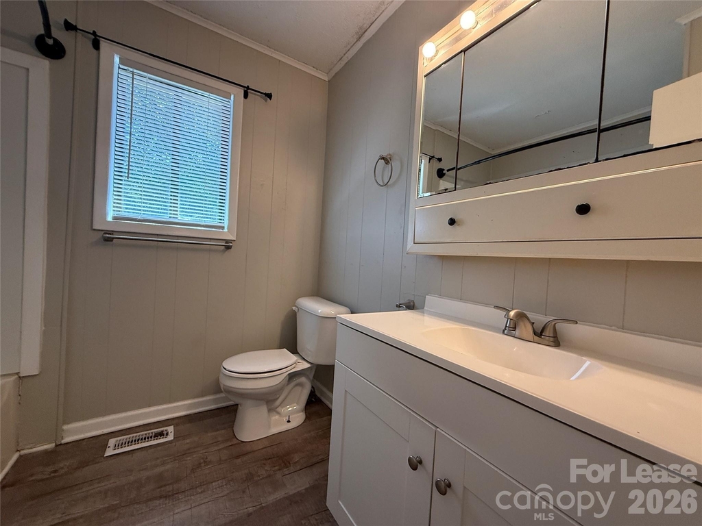 155 W College Street - Photo 15