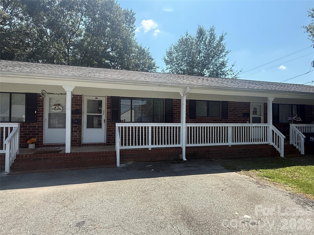 155 W College Street - Photo 0