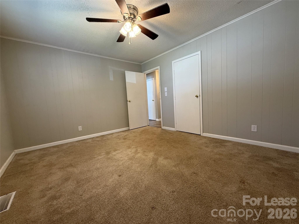 155 W College Street - Photo 19