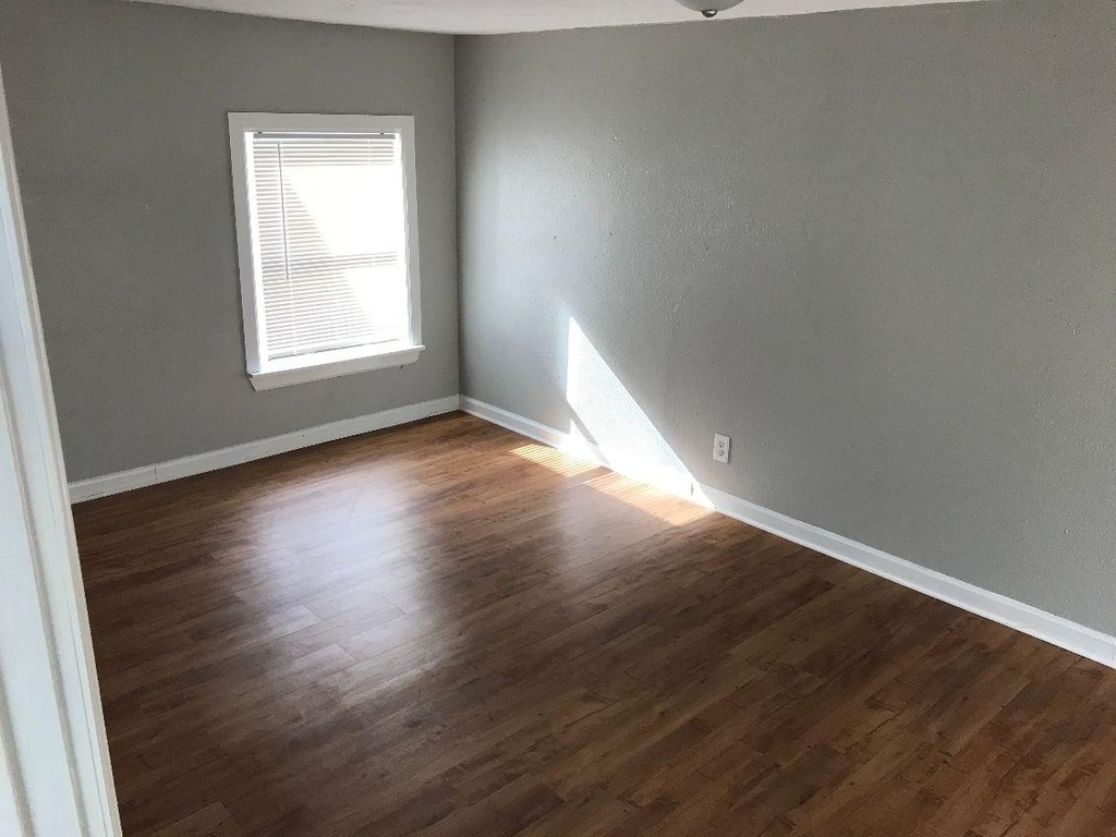 1956 E Illinois Avenue - Photo 12