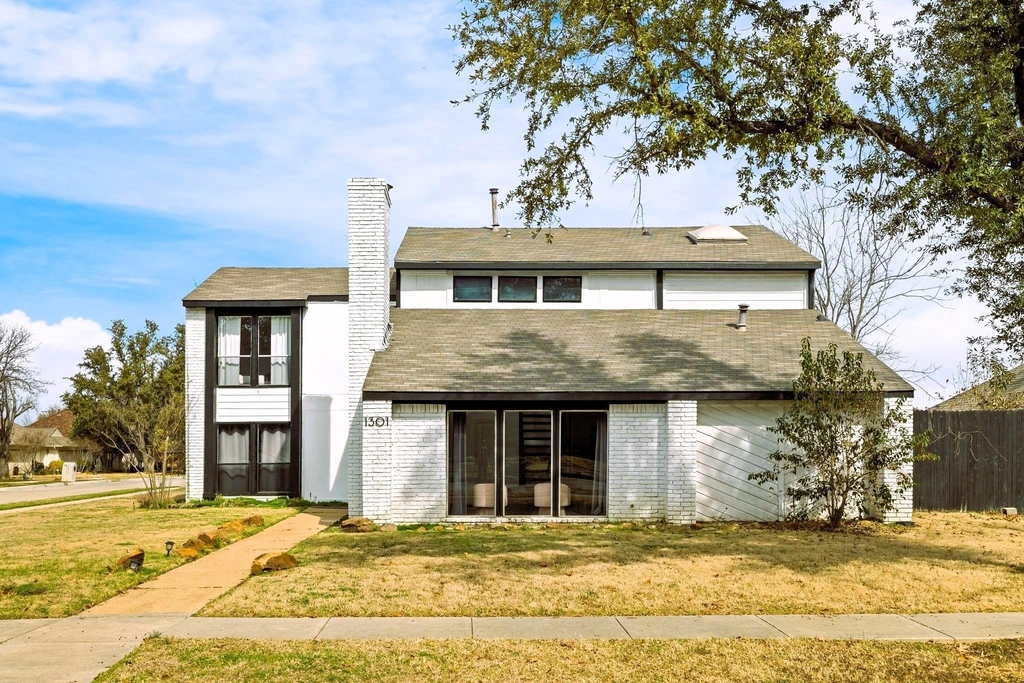 1301 N Trail Drive - Photo 1
