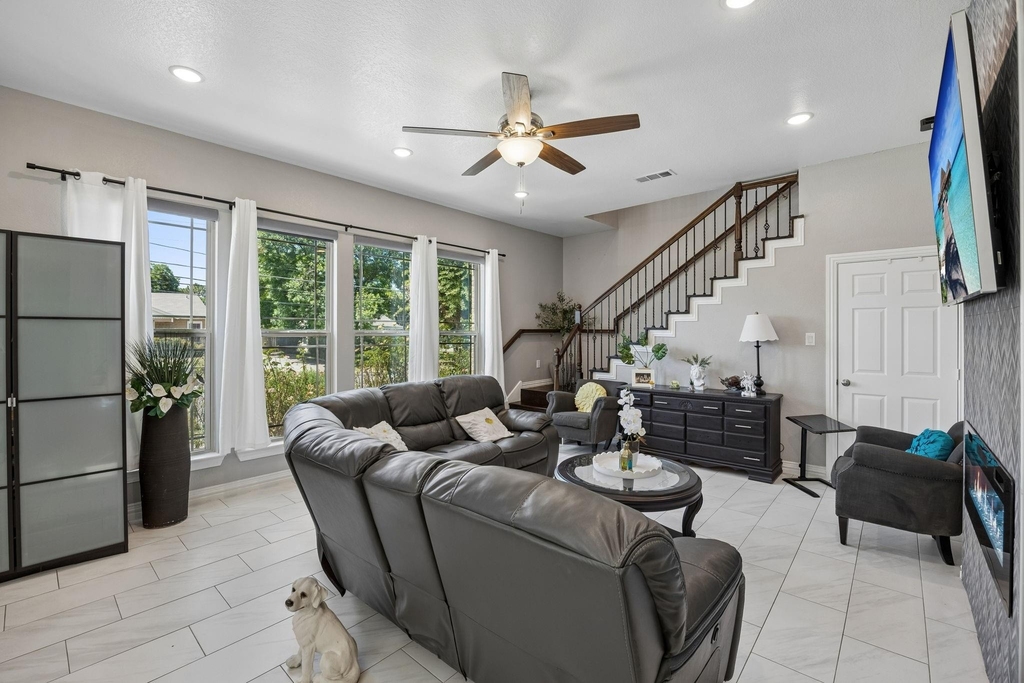 431 W Pioneer Drive - Photo 5