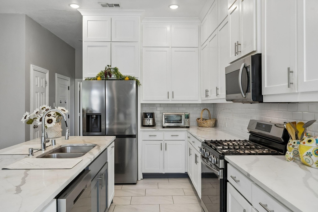 431 W Pioneer Drive - Photo 10