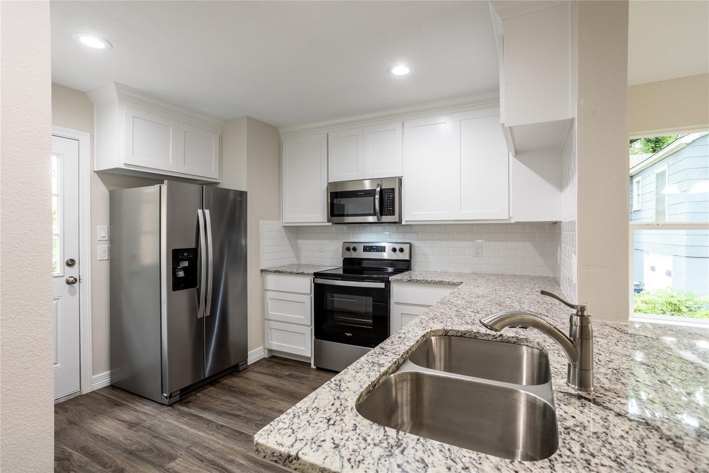 430 E Hull Street - Photo 3