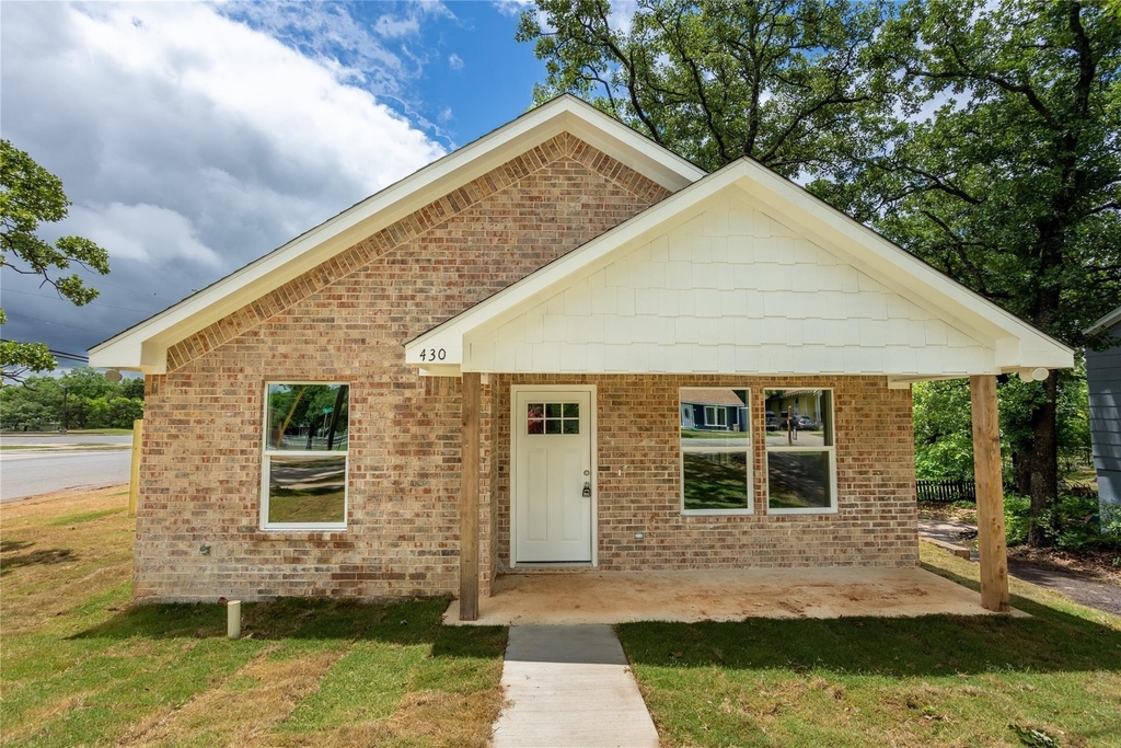 430 E Hull Street - Photo 1
