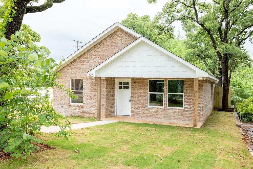 430 E Hull Street - Photo 0