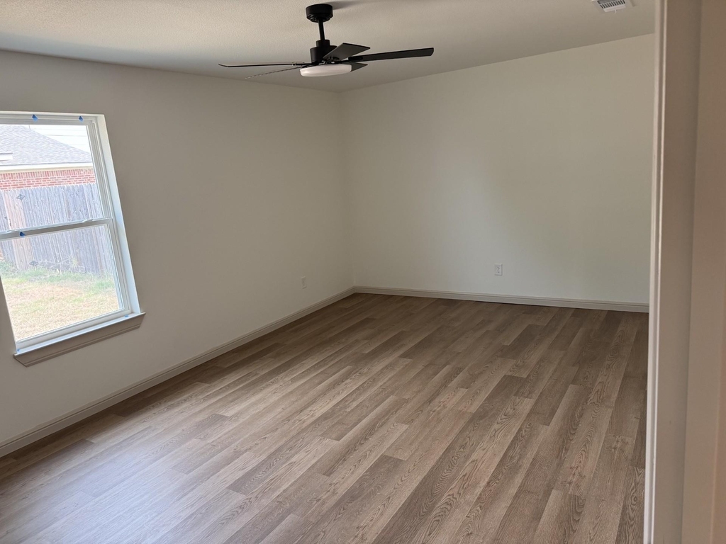 402 N Nolan River Road - Photo 11